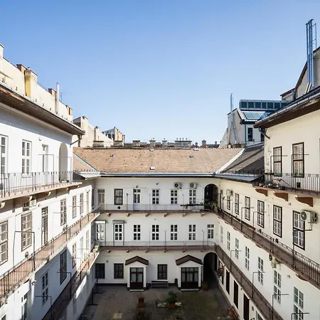 Apartment Basilika View Elegant Need Reservation For Free Parking Budapest